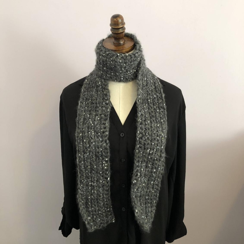 Handmade Grey Scarf - Picture 4 of 8